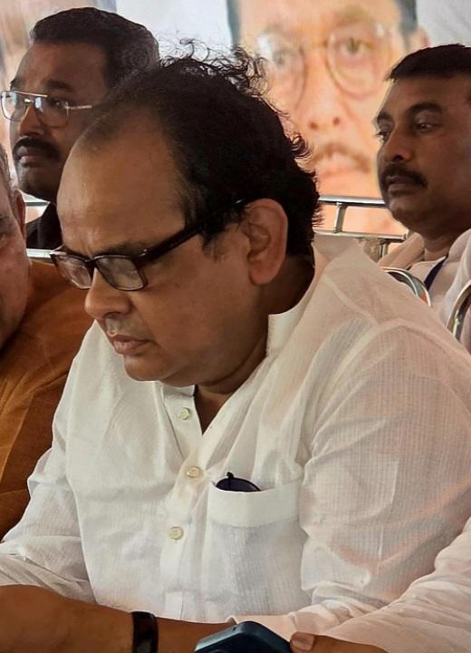 IrfanAnsariMLA's tweet image. *@बाबूलाल मरांडी जी,@yourBabulal*
एक बेगुनाह की जान लेकर आपको क्या हासिल हुआ?
क्या इस उम्र में ट्विटर FB, इंस्टा पर राजनीतिक खेल खेलना शोभा देता है?
आपके बयानों को आम जनता भले ही हल्के में ले, लेकिन पुलिस-प्रशासन उसे गंभीरता से लेता है, सिर्फ इसलिए कि आप भाजपा से हैं।
कृपया…