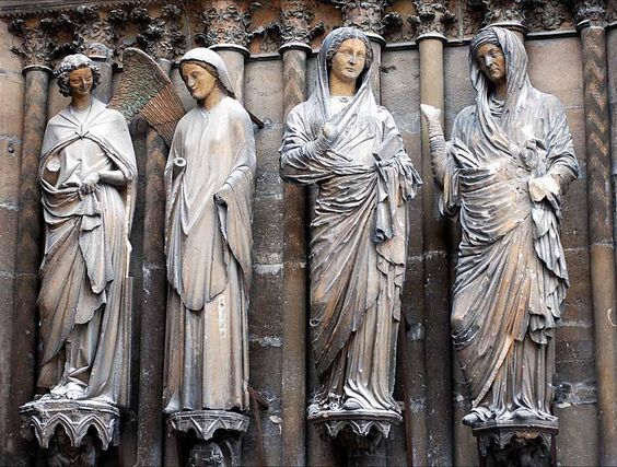 AraceliRego's tweet image. Anunciación y visitación (s. XIII) Jambas de la portada de la Catedral de Reims. Gótico.