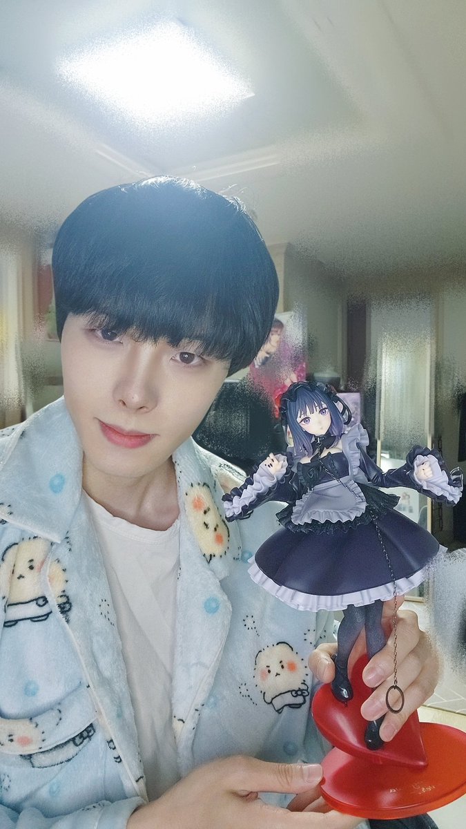 Cos_Code's tweet image. 여자들이 싫어할 만한 취미는 다 가지고 사는 듯
