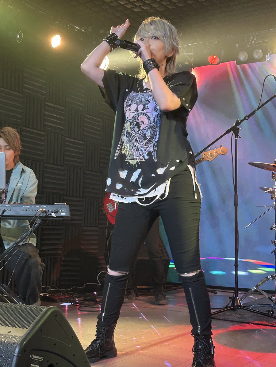 mocha_a_t_bg's tweet image. 普段あんまりライブ写真撮らない(上手くないから)んだけど、今回はちょっと頑張った
#アルテラクス
#アルテラさんかっけー
#アルテライブ
#男装