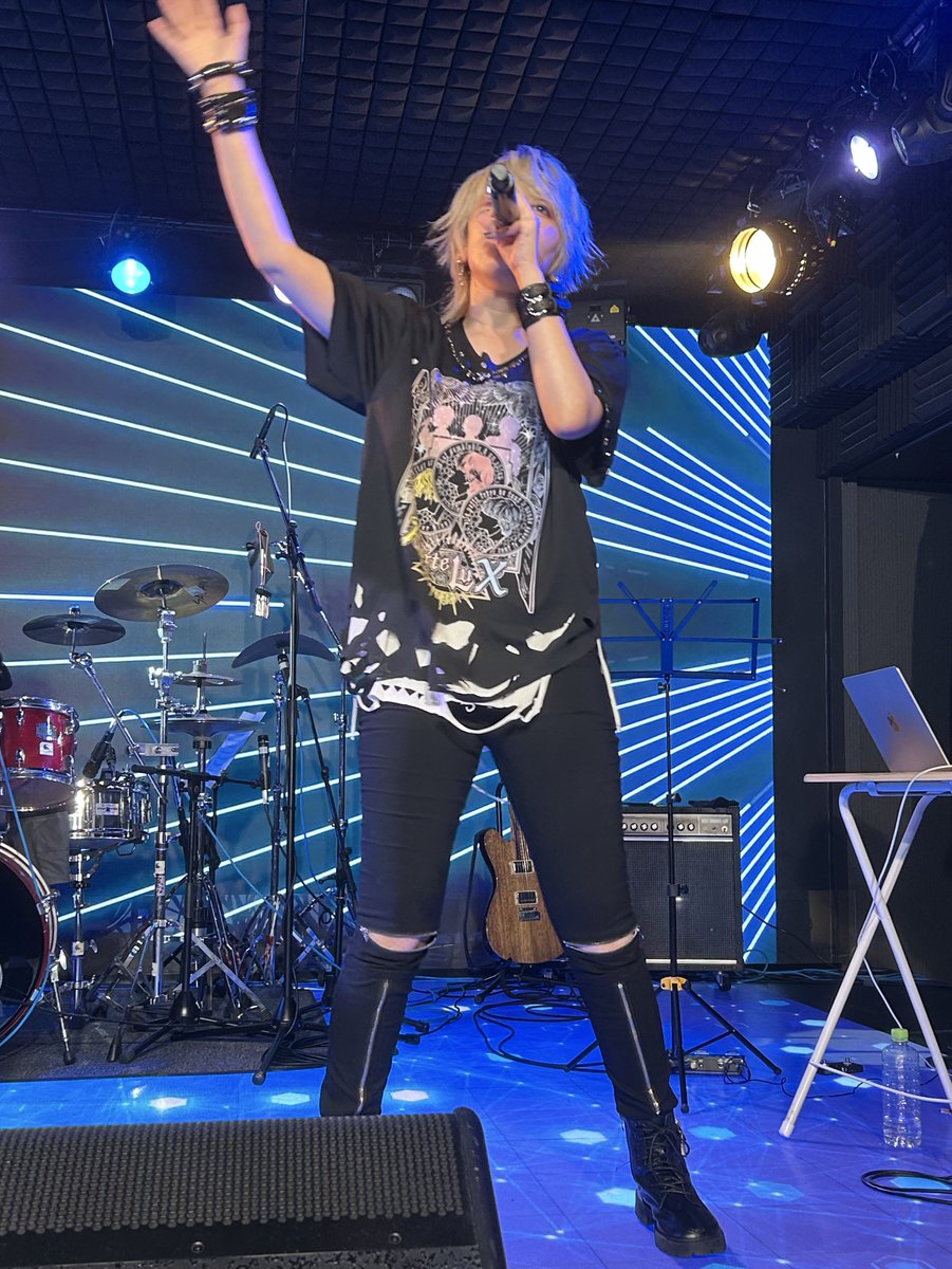 mocha_a_t_bg's tweet image. 普段あんまりライブ写真撮らない(上手くないから)んだけど、今回はちょっと頑張った
#アルテラクス
#アルテラさんかっけー
#アルテライブ
#男装
