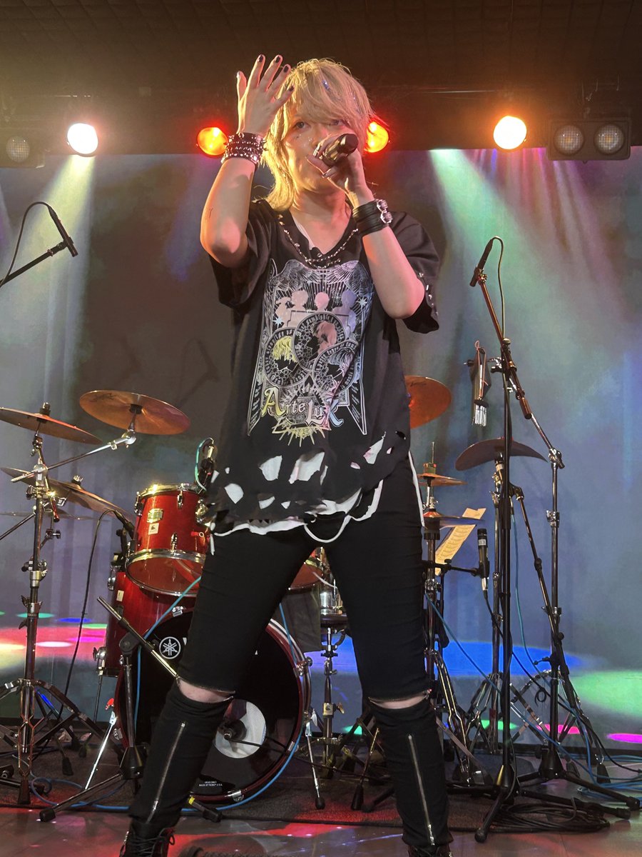 mocha_a_t_bg's tweet image. 普段あんまりライブ写真撮らない(上手くないから)んだけど、今回はちょっと頑張った
#アルテラクス
#アルテラさんかっけー
#アルテライブ
#男装