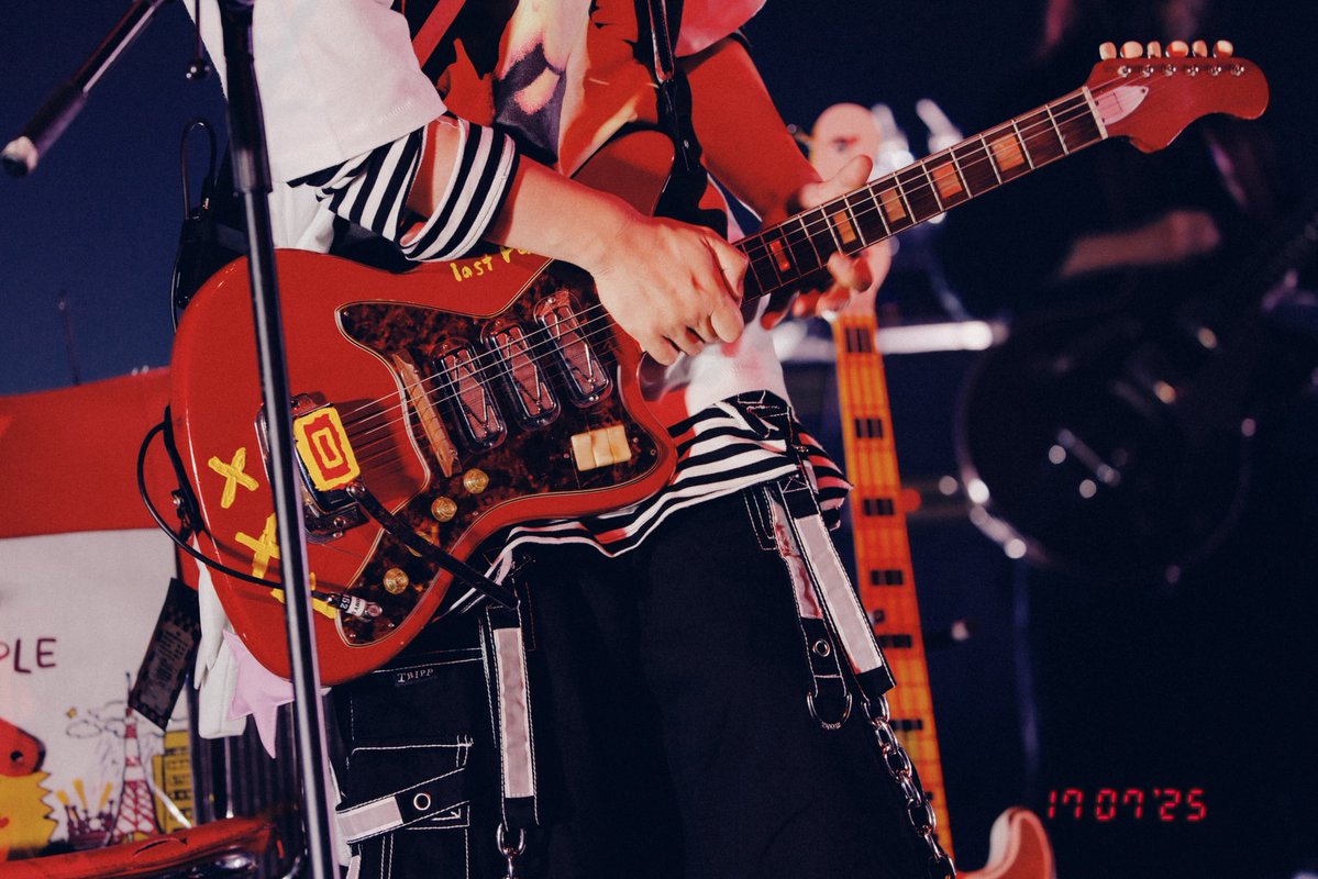 thebadtenhours's tweet image. ✖︎✖︎✖︎
