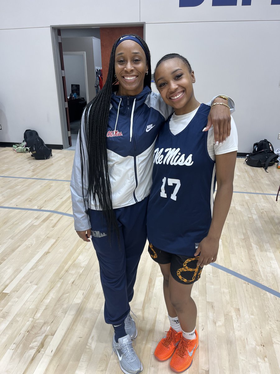 DCvsTheWorldTV's tweet image. Thank you @YolettMcCuin and @OleMissWBB staff for the elite camp experience!

@LegacyNike17u @pitts_academy 
@Webb_GBB
