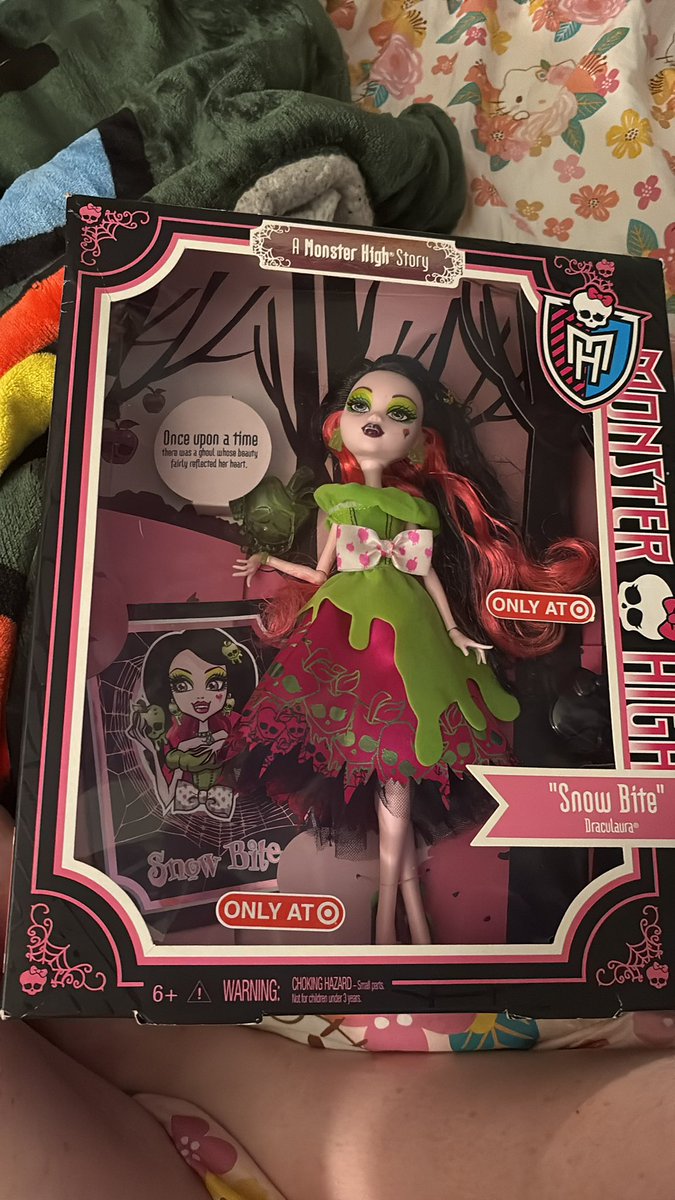 dracucherryy's tweet image. celebrated my anniversary with my bf yesterday and look at one of the gifts he got me:')