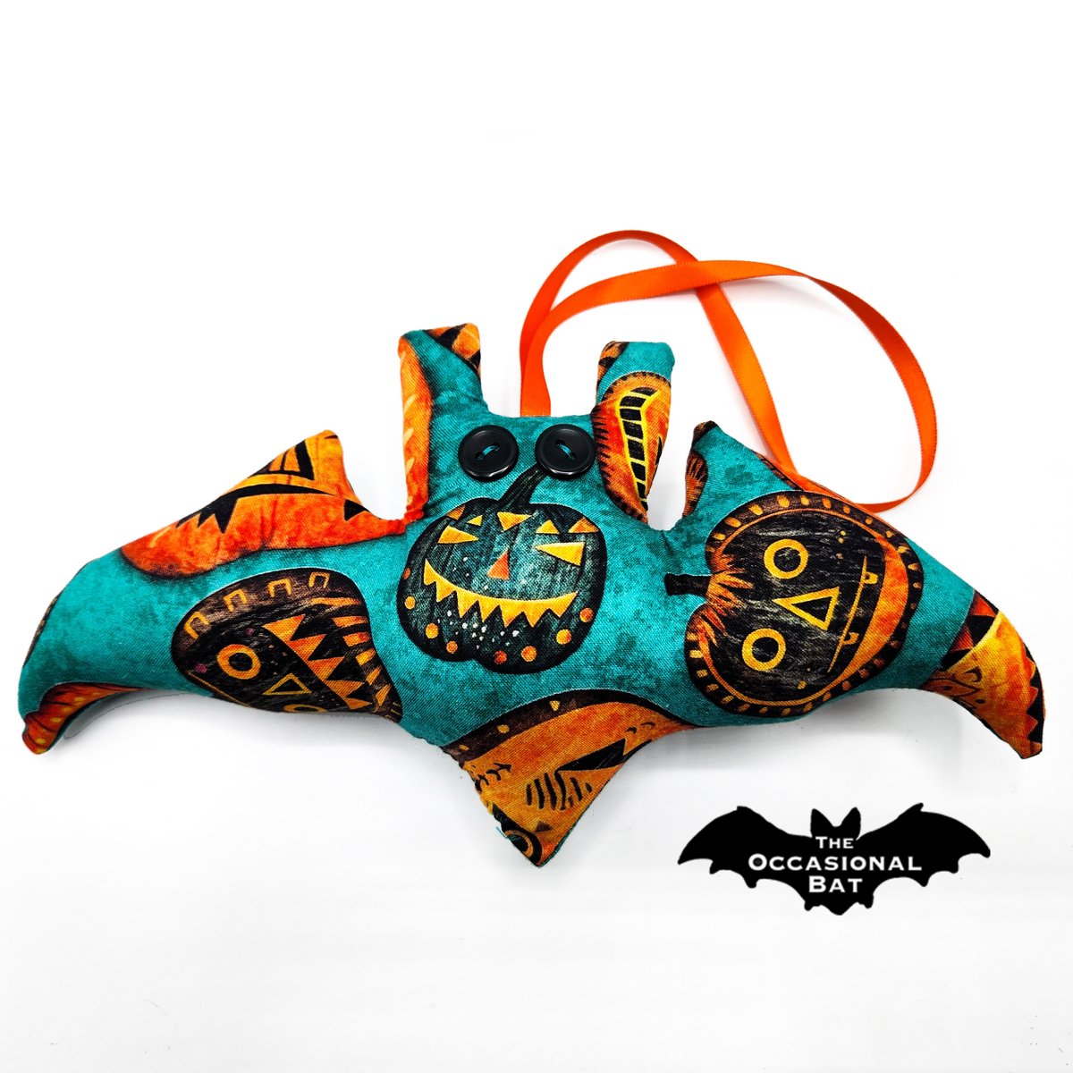 OccasionalBat's tweet image. Celebrate fall with these festive gourds - the epitome of harvest time happiness. 🎃 #bat #handmade #ornament #pumpkin #jackalantern #fall #autumn #harvest #shopsmall #etsy #batshapedornament #theoccasionalbat 🎃 theoccasionalbat.etsy.com/listing/182959…