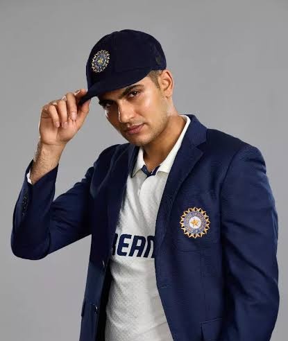 hailKohli18's tweet image. The way Shubman Gill leading this young team if he can't become ODI captain then it's BCCI loss not his ✍️🏻