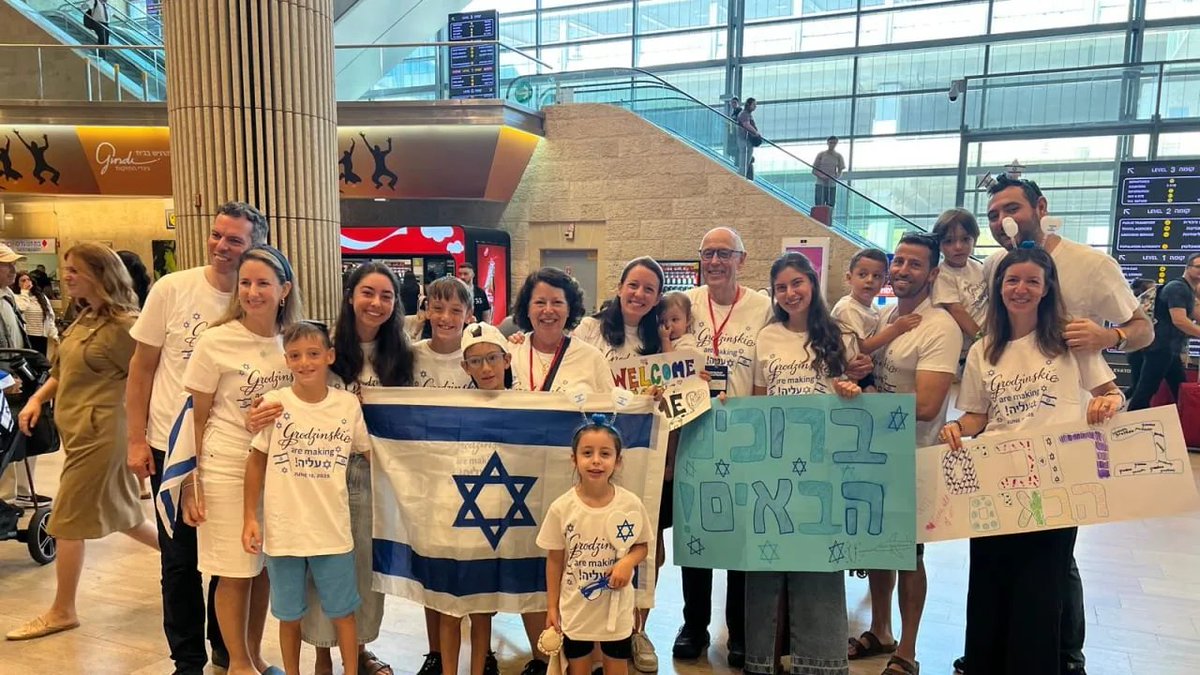 Nefesh B'Nefesh (@nefeshbnefesh) on Twitter photo "From Canada to Modiāin: Grodzinski Family Reunites in Israel After Decades Abroad
This move is more than a change of address, itās a powerful reunion, a homecoming decades in the making."
Read more via <a href="/Jerusalem_Post/">The Jerusalem Post</a>:
jpost.com/israel-news/cu⦠"From Canada to Modiāin: Grodzinski Family Reunites in Israel After Decades Abroad
This move is more than a change of address, itās a powerful reunion, a homecoming decades in the making."
Read more via <a href="/Jerusalem_Post/">The Jerusalem Post</a>:
jpost.com/israel-news/cuā¦