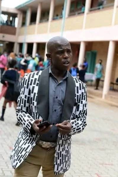 General_Luddz's tweet image. Junior Khanye was right, Kaizer Chiefs Management will never see the need to REALLY re-invest in the club because it has Douche-bags lobbyst who Sugar Coat their Incompetence
You want to fix Kaizer Chiefs? Deal with those who protect the management and incompetent coaching staff