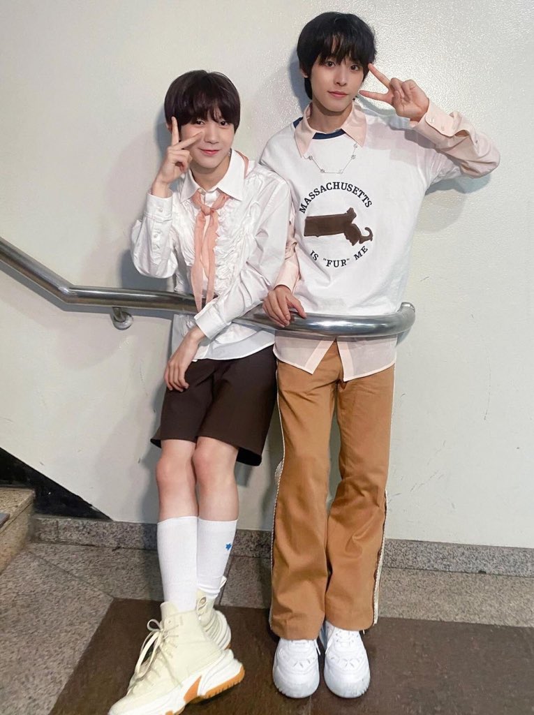 kuryo1114's tweet image. 원래 둘 다 애기였는데 형만 잔뜩 성장하심