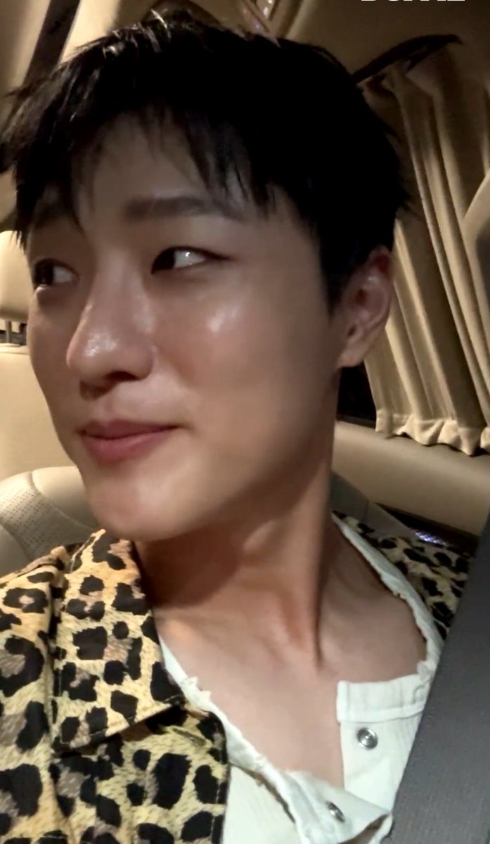 tosyyfrom's tweet image. 승연아근데혹시미안한데 오늘 사복착장 또올려줄수있을까나? 너지금디게잘생겼어