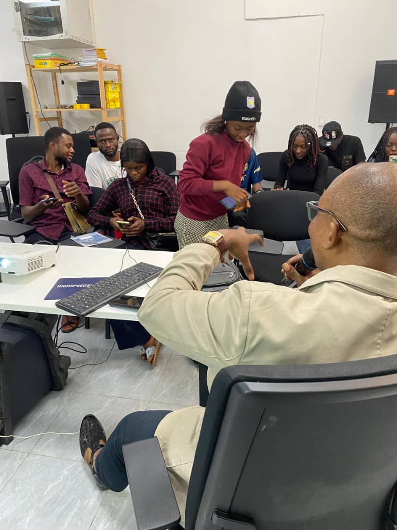 Kia mbôtè,

Il s'est aussi tenu ce 26 juillet à Matadi, un atelier inspirant pour le concours WikiLovesEarth 2025, dans la salle informatique d’Orange Digital au sein de l’ISC/Matadi.🌍📸

Merci à tous les participants💚 

#WLE2025 #Matadi #Wikimediafoundation #naturephotography