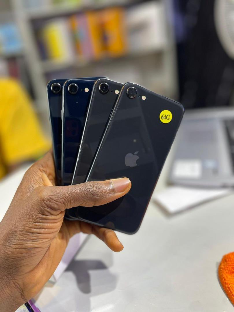 Bigwavee00's tweet image. Good Afternoon Mutuals
For your iPhones and Samsungs deal
I’m active
Delivery nationwide 📦
You are a dm away from me
Eleniyan Gadget (EG) will serve you right 🚀
RT pls.