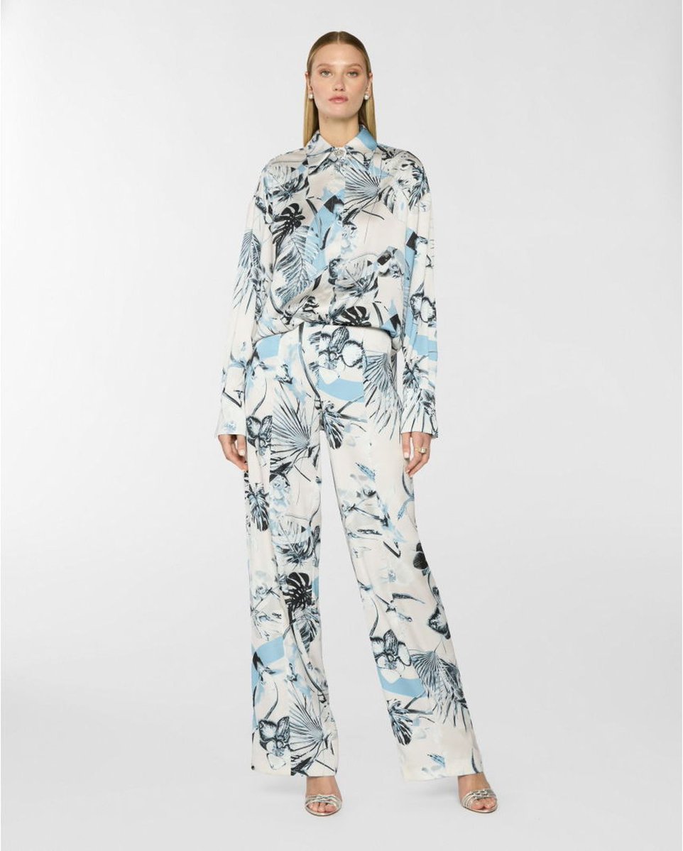 kendam_com's tweet image. Genny Pre-Fall 2025 collection lookbook kendam.com/news/lookbooks…

#Genny #PreFall2025 #PF25 #Lookbooks #Italy #Fashion #Kendam