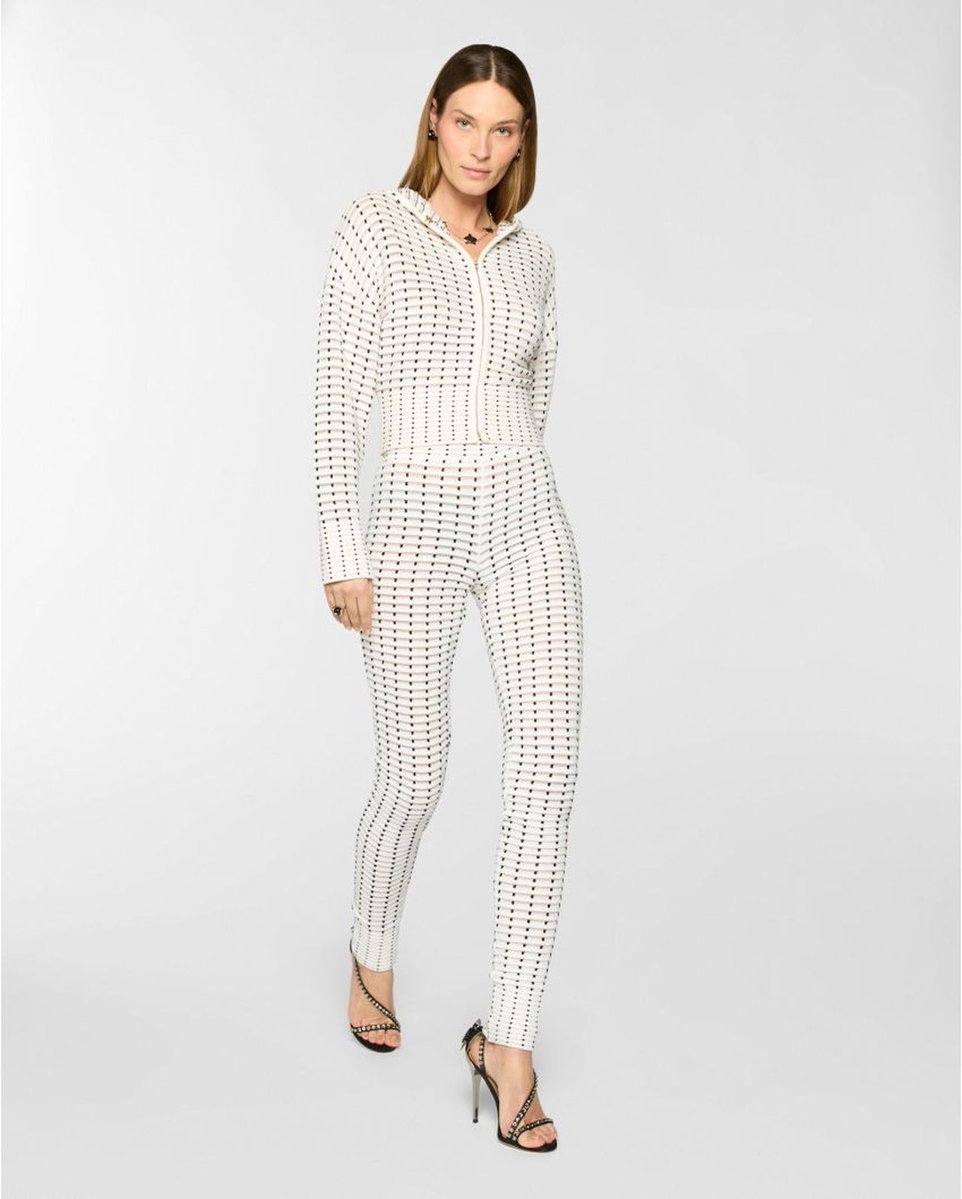 kendam_com's tweet image. Genny Pre-Fall 2025 collection lookbook kendam.com/news/lookbooks…

#Genny #PreFall2025 #PF25 #Lookbooks #Italy #Fashion #Kendam