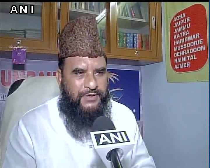 ayushi3pandey's tweet image. Maulana Sajid Rashidi called Dimple Yadav “sitting naked” in a mosque—a vile, misogynistic insult.
Yet Akhilesh Yadav remains silent. Is protecting a vote bank more important than defending the dignity of the women in your own family?