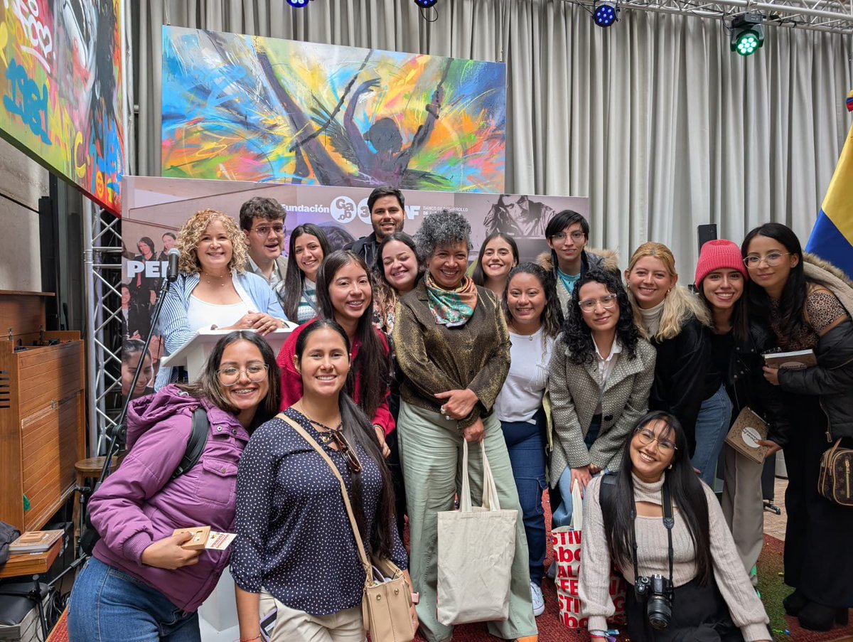 Lorena Evelyn Arráiz (@lorearraiz) on Twitter photo Bogotá agrupó a mucha gente talentosa en el Festival Gabo. Le agradezco a <a href="/LuzMelyReyes/">Luz Mely Reyes</a> por sus atenciones y cariño en el Festival Gabo. Ella estaba emocionada de compartir con los estudiantes de la ULA Táchira. Bogotá agrupó a mucha gente talentosa en el Festival Gabo. Le agradezco a <a href="/LuzMelyReyes/">Luz Mely Reyes</a> por sus atenciones y cariño en el Festival Gabo. Ella estaba emocionada de compartir con los estudiantes de la ULA Táchira.