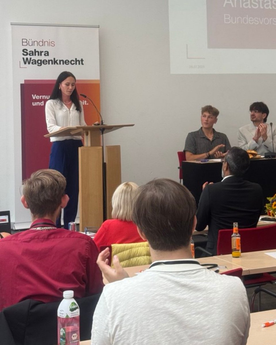 Wofür braucht es einen #Jugendverband?  

👉 Weil wir die Zukunft nicht alten Konzepten und leeren Worten überlassen. Genug davon, über junge Menschen zu reden! Jetzt reden sie selbst. Und handeln.

Gestern haben wir in #Bochum unseren Jugendverband gegründet. Anastasia Wirsing