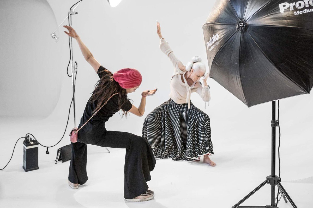mayemusk's tweet image. Why do I look like a dancer in some photoshoots? Because I’m copying people in the background, or working with a professional. I’m a good copier😉 Lucky me. @XFashion
AWomanMakesAPlan
ItsGreatToBe77