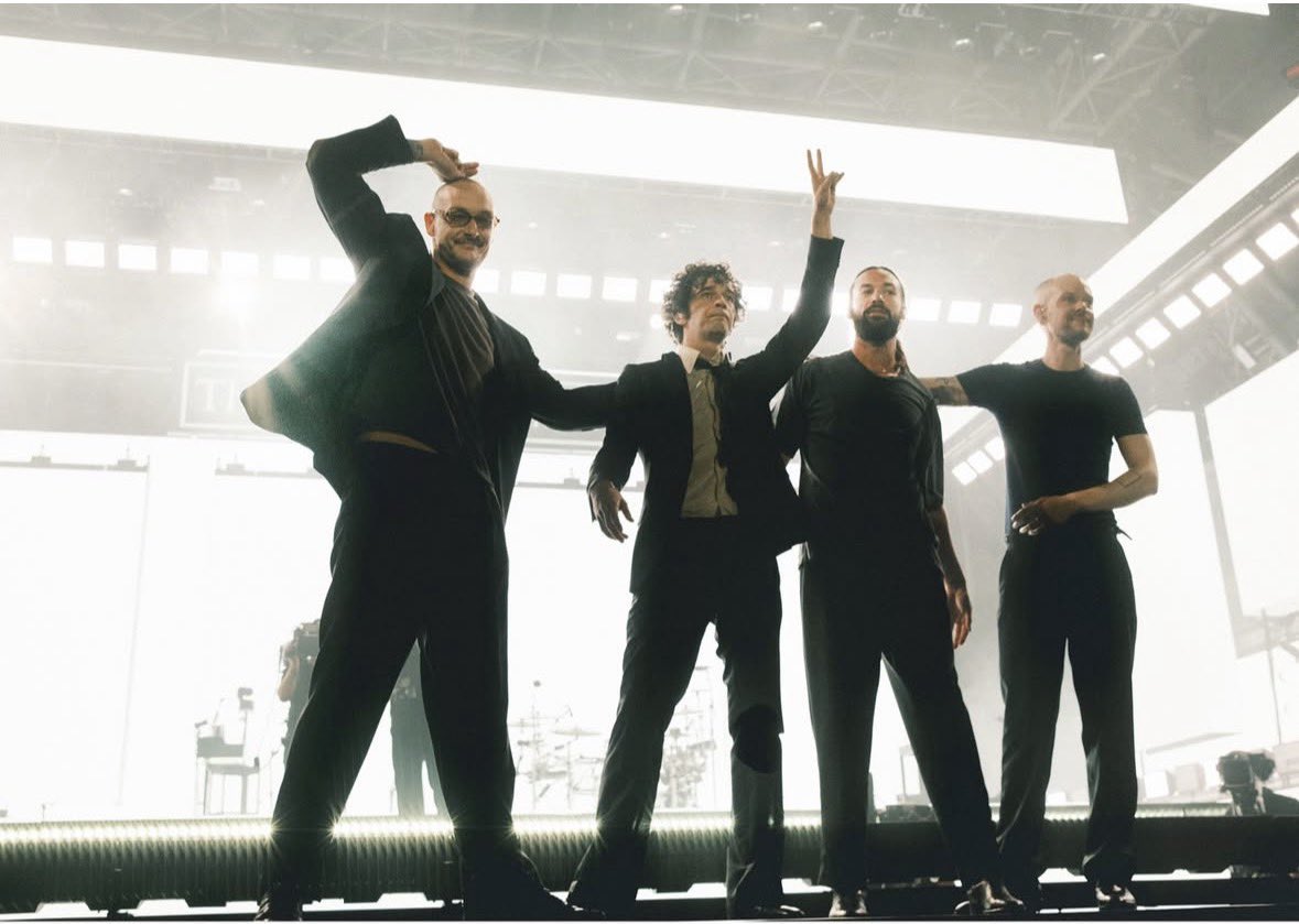 the1975_mfc's tweet image. One month since Glastonbury… still don’t know what DOGS is.
#the1975