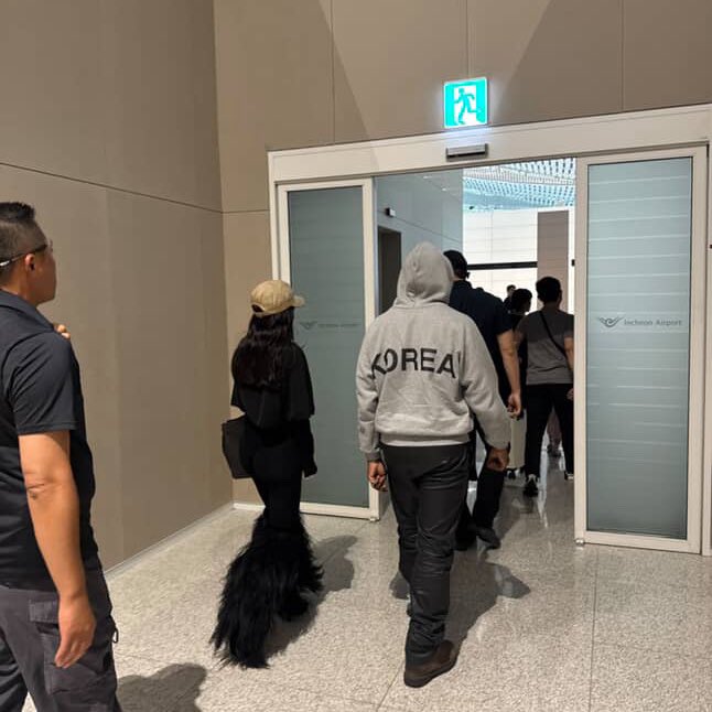 yefanatics_'s tweet image. Ye and Bianca leaving Korea today.
