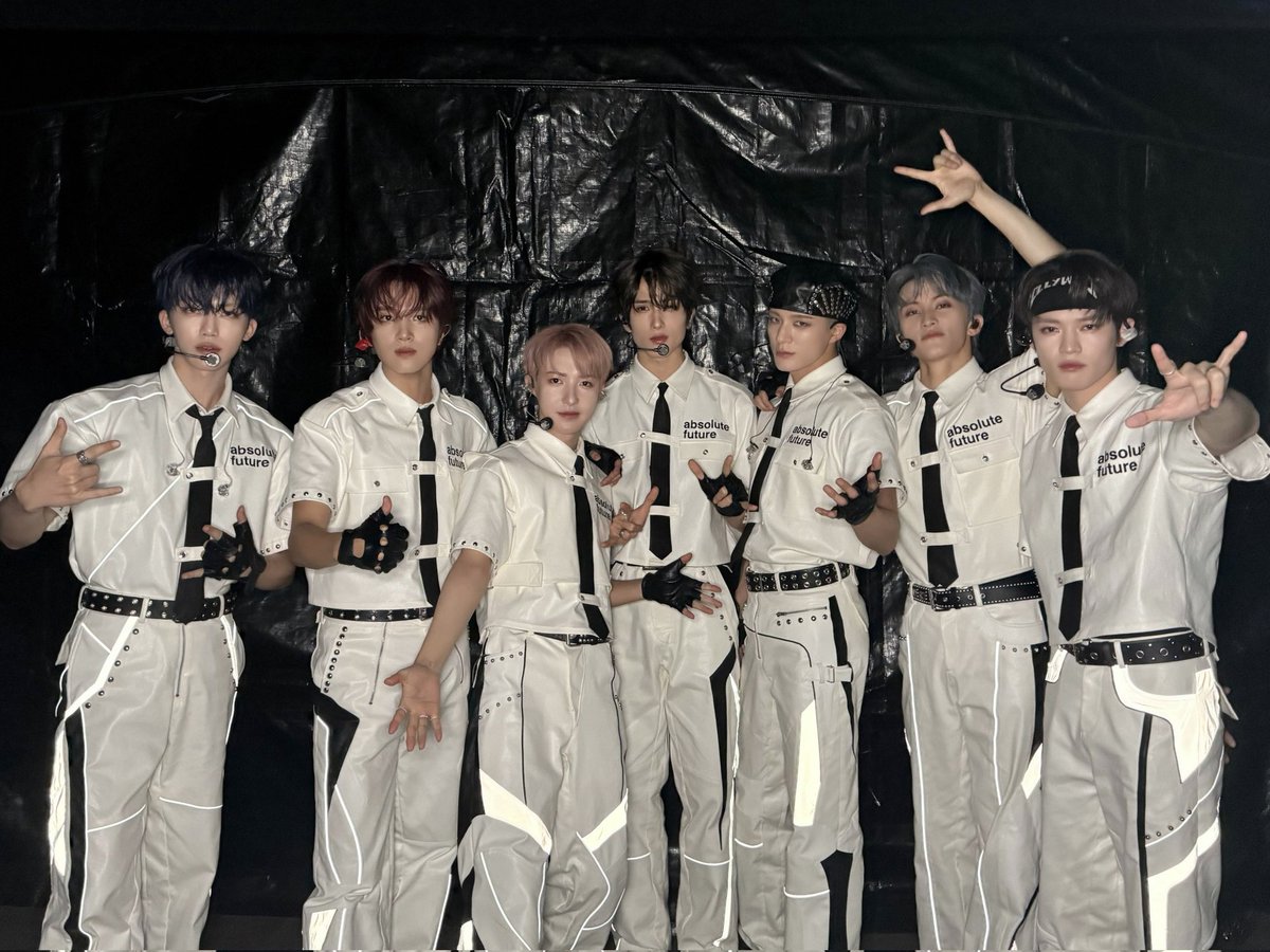 mrkpeu's tweet image. two bands that i represent
one time for the main event