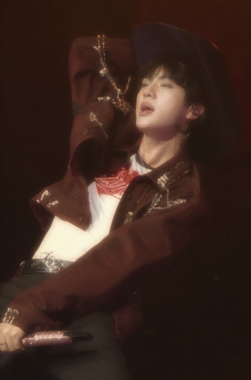 jinpastaa's tweet image. craziest baddest wildest pictures on the internet today holy hell seokjin