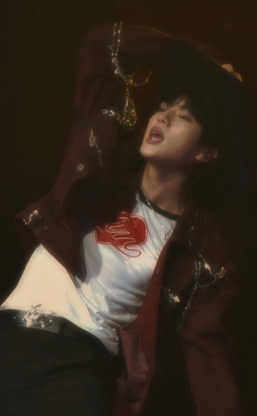 jinpastaa's tweet image. craziest baddest wildest pictures on the internet today holy hell seokjin
