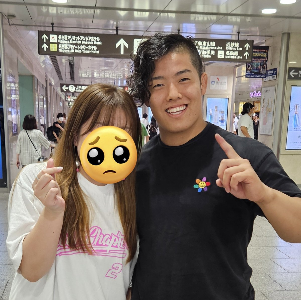Maaa76Wss's tweet image. 帰りに新幹線待ってたら新日本の選手軍団に遭遇🚄チキって声掛けずにいたら、嘉藤くんが優しく対応してくれました🥰SNS全然あげちゃって大丈夫ですよと許可いただいてます🫶可愛いくてとってもいい子なので推します🥺🫰 #嘉藤匠馬 #njpw #新日本プロレス #ヤングライオン #嘉藤選手