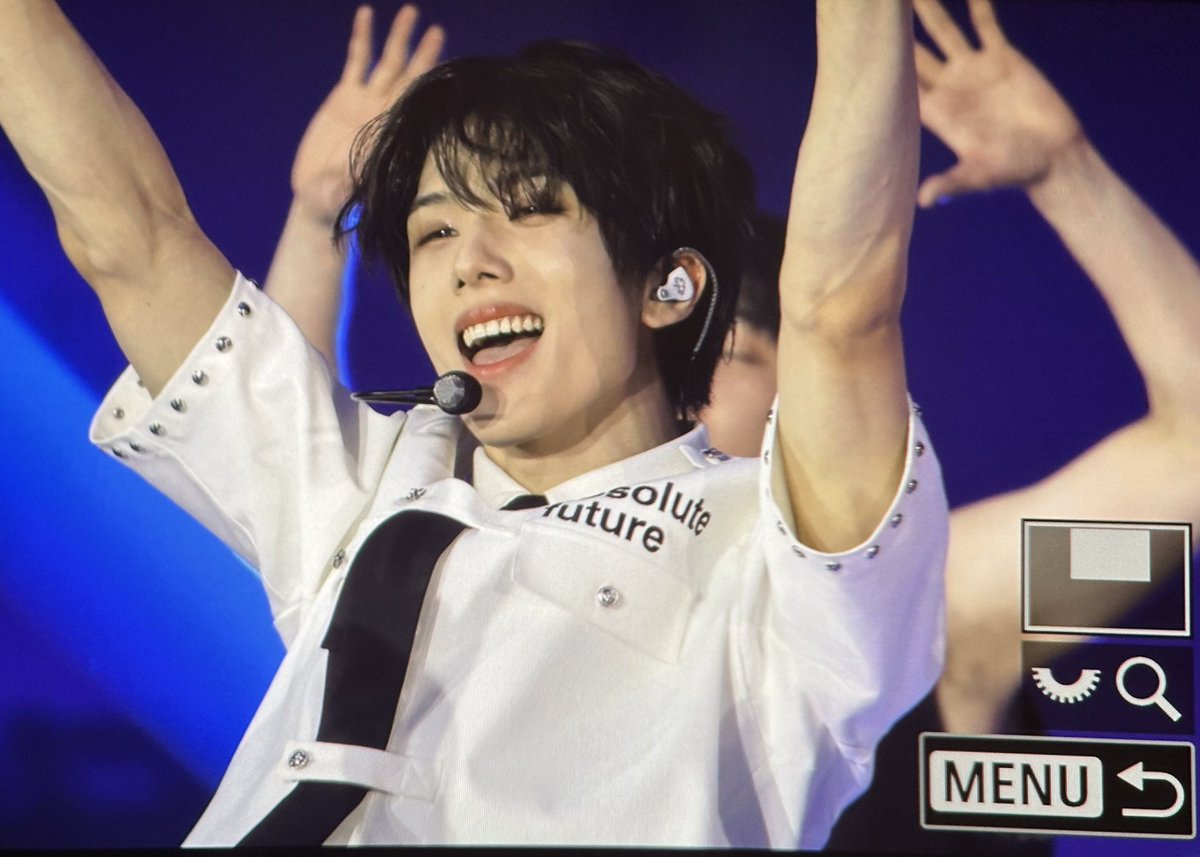 pxrkjisungs's tweet image. there's nothing better than seeing jisung genuinely happy on stage 🥹