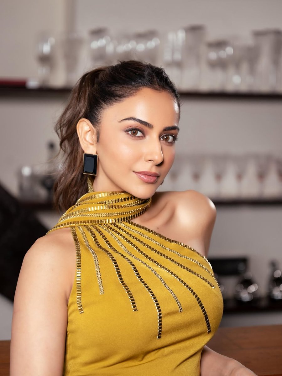 Kumar11619039's tweet image. When life gives you sunshine… wear it! ☀️✨
@Rakulpreet #RakulPreetSingh #