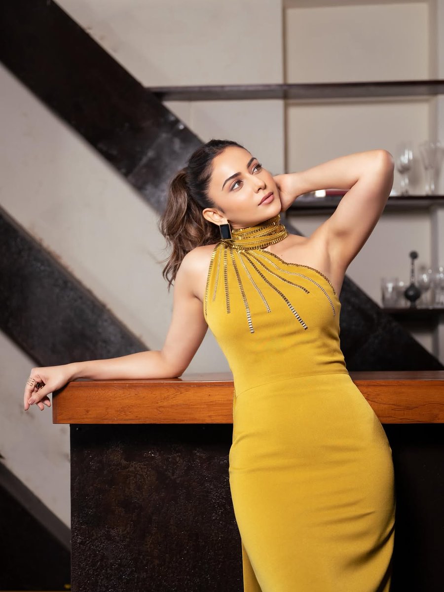 Kumar11619039's tweet image. When life gives you sunshine… wear it! ☀️✨
@Rakulpreet #RakulPreetSingh #