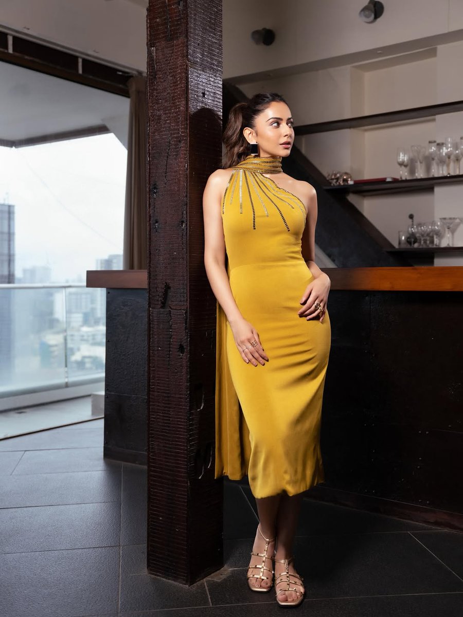 Kumar11619039's tweet image. When life gives you sunshine… wear it! ☀️✨
@Rakulpreet #RakulPreetSingh #