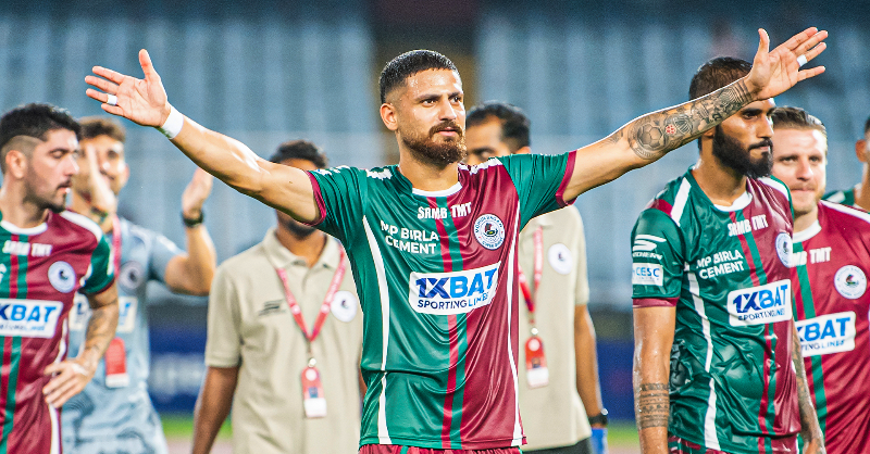 IndSuperLeague's tweet photo. “Whether we're going through tough times or good times, (they) are always there for us” 🫶
@deepaktangri22 hails @mohunbagansg fans as the best in the league 💚❤
#ISL #LetsFootball #MBSG #DeepakTangri
