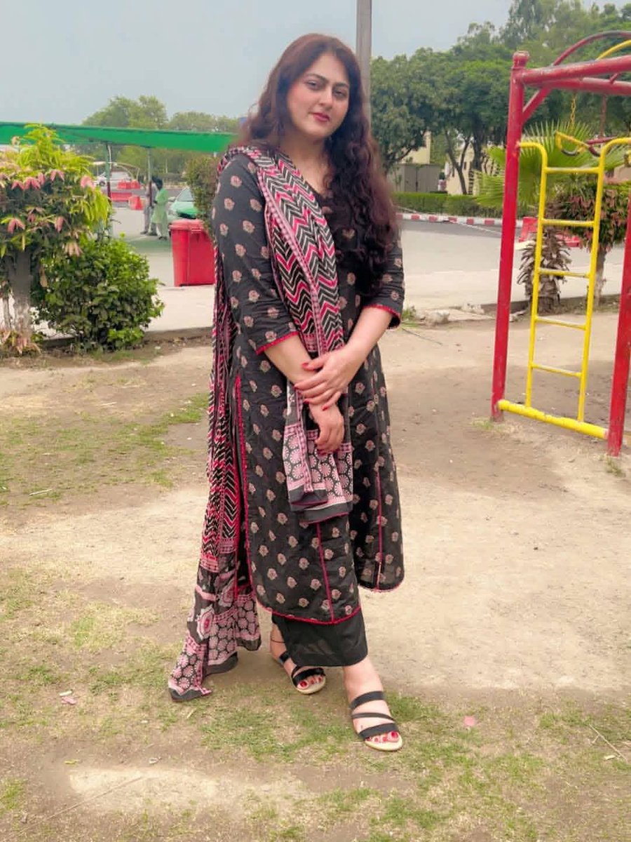 Kanwal__khan151's tweet image. Good Evening X army 

Enjoy your weekend evening