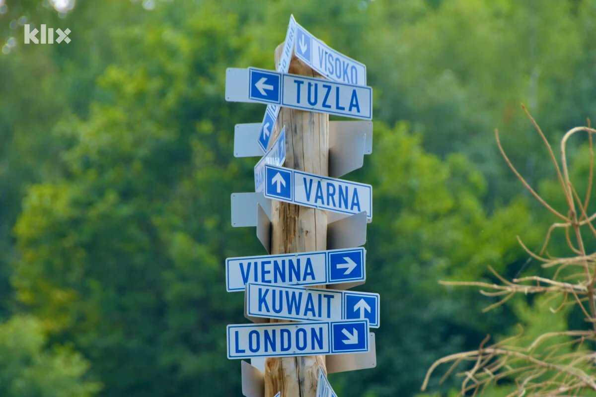 DisBalansX's tweet image. Farma lavande kod Visokog. #BiH