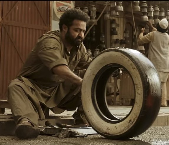 Twilight_Billa's tweet image. Game changer.               Tyre changer