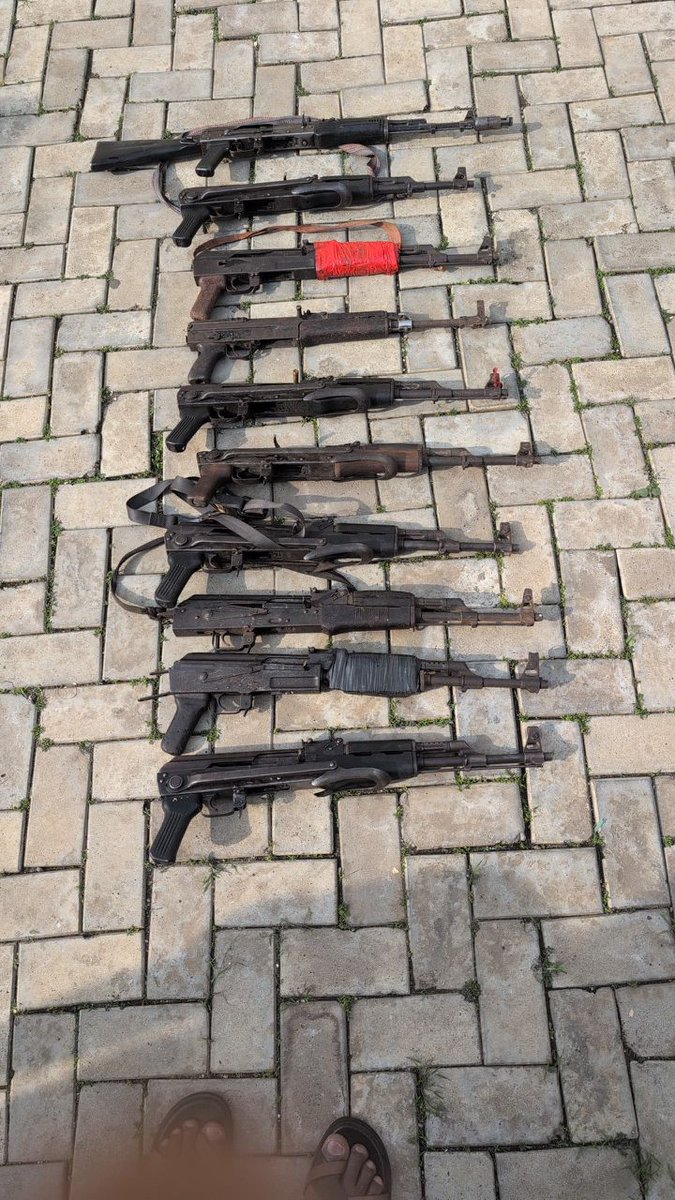 Princemoye1's tweet image. In reply, please quote;
Ref No. CZ.5300/FPRD/FHQ/ABJ/VOL.6/473 Date: July 27th, 2025
The Director of News
…………………………….
PRESS RELEASE
INTERNAL SECURITY: POLICE NEUTRALIZE THREE BANDITS, RECOVER TEN AK-47 RIFLES IN INTELLIGENCE-LED OPERATIONS
In…