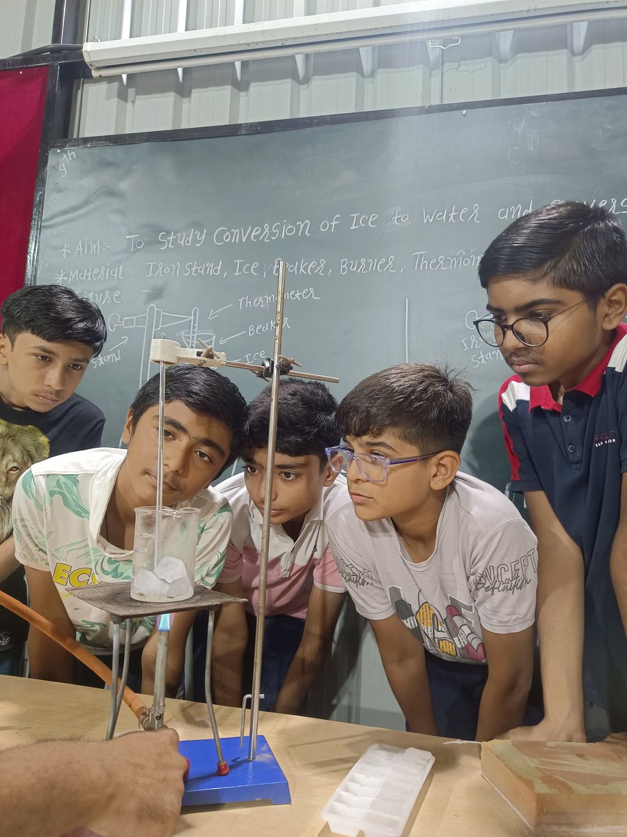 IplabGnr's tweet photo. 🧠 Little scientists in action!
At Sunday Science School, children learn, explore, and experiment in the most exciting ways!
#SundayScienceSchool #LearningByDoing #CuriousMinds @InfoGujcost @narottamsahoo @Punam_Bhargava @NisargCSC https://t.co/lFXAznAiHe