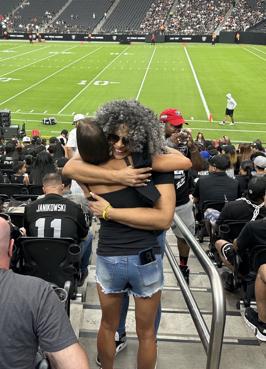 Val 🏴☠️ (@val_sommer) on Twitter photo Memories popping up giving me all the feels. Thanks for making my first trip to Allegiant one I’ll never forget. 🥹
Raiderettes for life.🖤
<a href="/TheOGLucille/">👩🏽🦱LUCILLE👩🏽🦱</a> <a href="/justwinwendy88/">justwinwendy</a> Memories popping up giving me all the feels. Thanks for making my first trip to Allegiant one I’ll never forget. 🥹
Raiderettes for life.🖤
<a href="/TheOGLucille/">👩🏽🦱LUCILLE👩🏽🦱</a> <a href="/justwinwendy88/">justwinwendy</a>