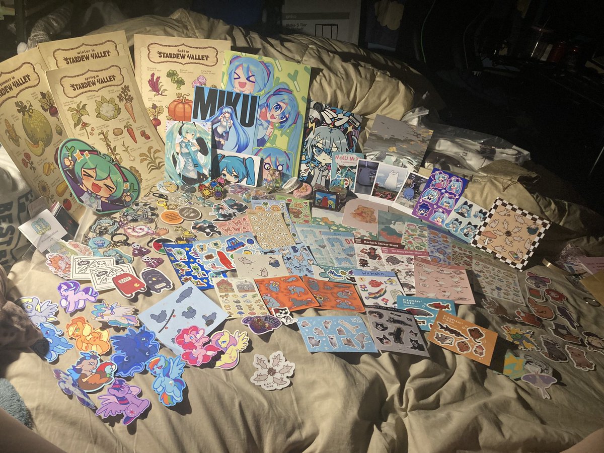 sheSil_onmyco's tweet image. Past two con halls that I never posted since I didn’t use twt then. If you can’t tell Im really excited for my next con