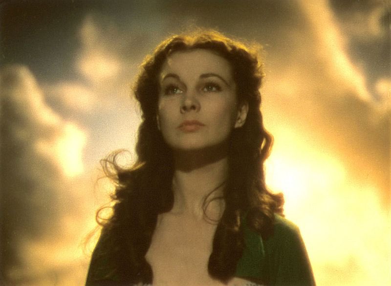 AFBrunelli's tweet image. #CasoBrunelli
Lei era la mia eroina.
Si chiamava “Scarlett O’Hara” nella versione americana. “Rossella” in quella Italiana.
TARA era la tenuta di famiglia in Georgia che ha difeso con tutta sé stessa e dopo la Guerra di Secessione Americana e’ riuscita a rimetterla in piedi…