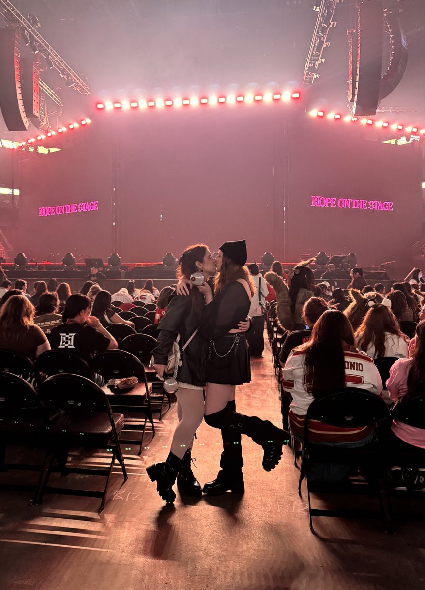 vminkookluvr69's tweet image. heaven coming through 💘