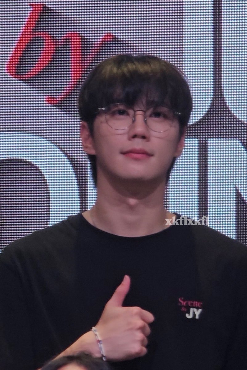 2junhourz's tweet image. HE SO FLUFFY AAAAAAA JUNYOUNGIE😭🫳🏻🫳🏻🫳🏻🫳🏻