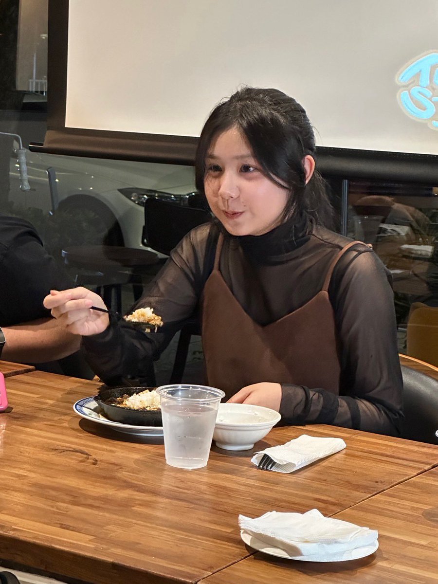 a_lan_329's tweet image. 昨天參加 @TOFUStory_ENG 的大胃王比賽!!
現場超多好吃的 還有送很可愛的貼紙
很多地方都能看到豆腐團隊的用心🫶

比賽真的超刺激!!
第一次知道麻婆豆腐也能用喝的🤣
參賽時說是微辣 
結果不能吃辣的我被辣到流汗1小時🌶️

這次活動很開心!!
看到好多上次聚會的朋友
也有認識很多新的人…