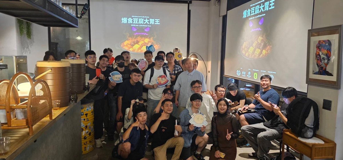a_lan_329's tweet image. 昨天參加 @TOFUStory_ENG 的大胃王比賽!!
現場超多好吃的 還有送很可愛的貼紙
很多地方都能看到豆腐團隊的用心🫶

比賽真的超刺激!!
第一次知道麻婆豆腐也能用喝的🤣
參賽時說是微辣 
結果不能吃辣的我被辣到流汗1小時🌶️

這次活動很開心!!
看到好多上次聚會的朋友
也有認識很多新的人…