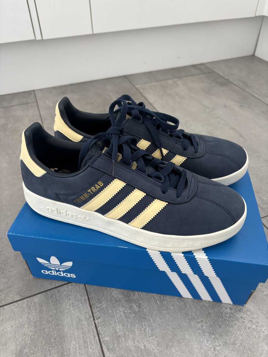 <a href="/adiFamily_/">adiFamily</a> Adidas trimm trab samstag size 8.5, lightly worn £50 posted.