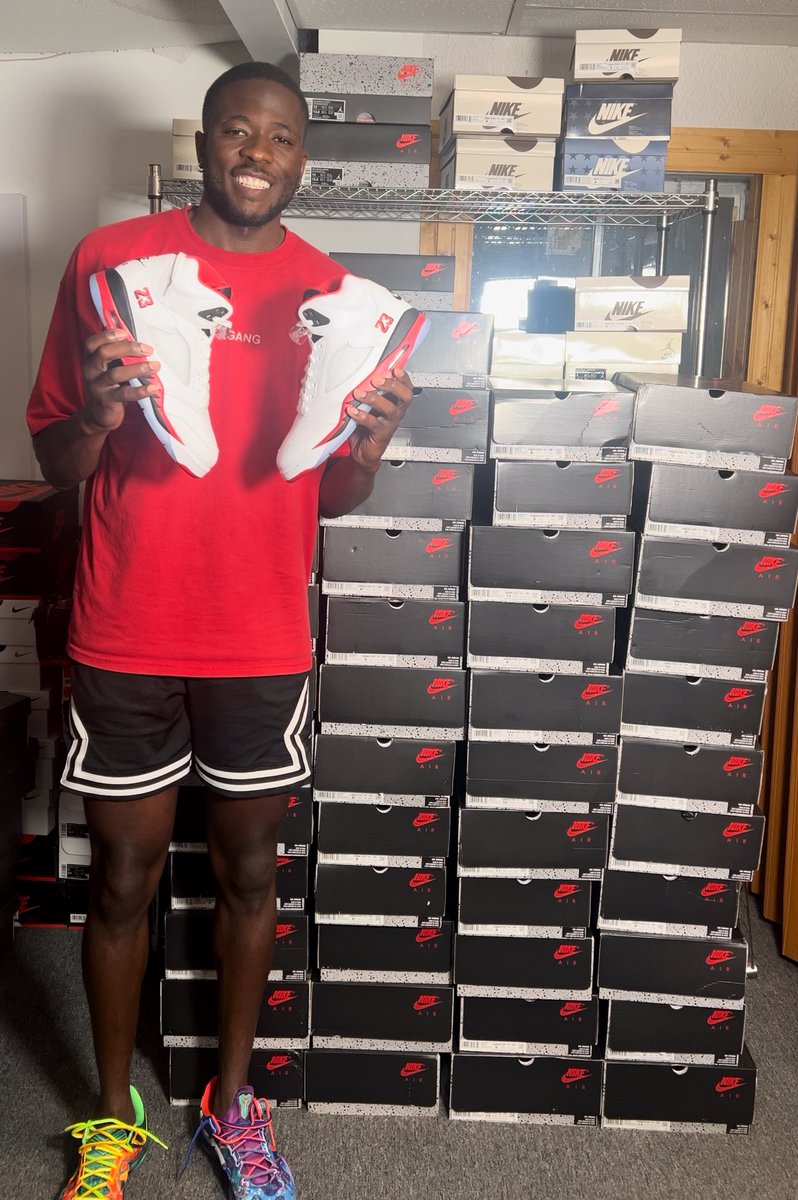 snipernick32's tweet image. TONIGHT’S THE NIGHT 🚨🔥
I’m going LIVE to show you at 7PM CST:

👟 How I get UNRELEASED sneakers in BULK
🤖 The AI tools I use to secure hyped pairs FAST
💰 How I sell to bulk buyers &amp;amp; stores consistently

Back-to-school = CRAZY profits 📈

PLUS giving away a Jordan 4 UNDEFEATED…