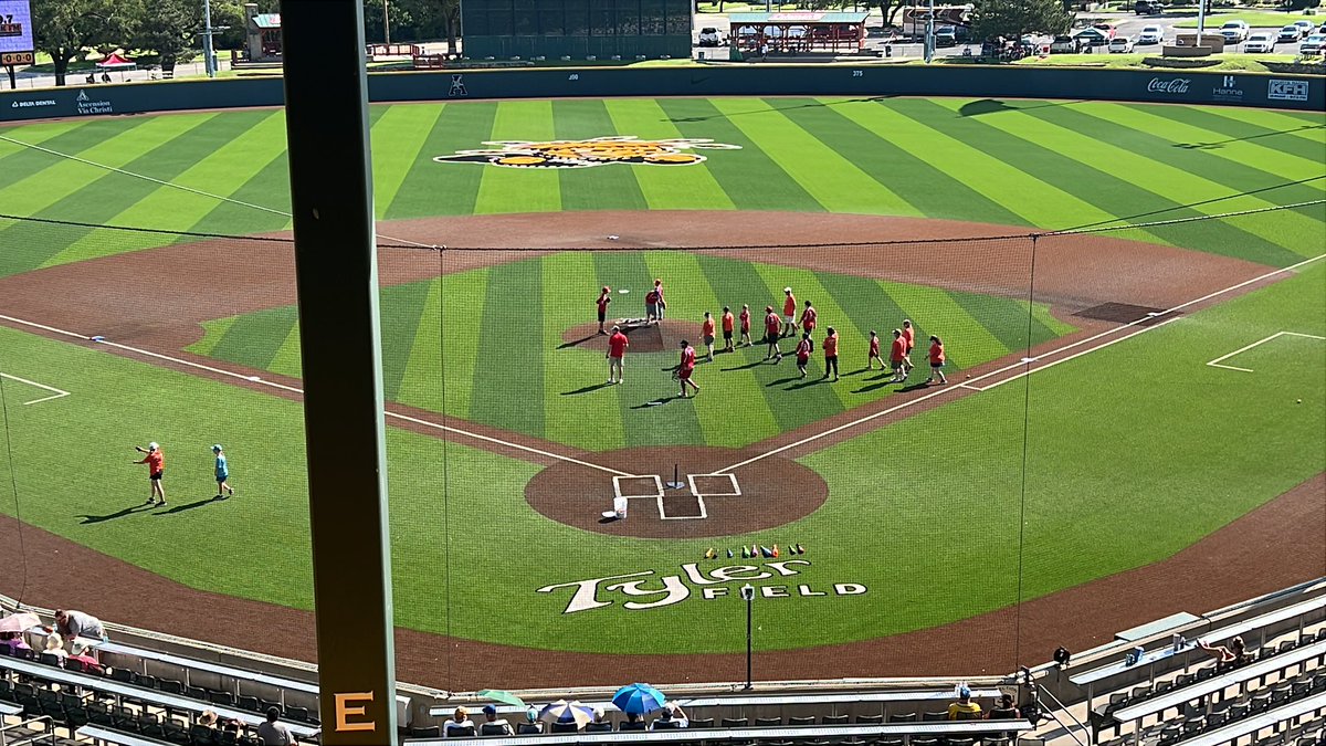 TBMccutchen's tweet image. Miracle League of Wichita on the field showing their skills! More importantly, they are enjoying the game.