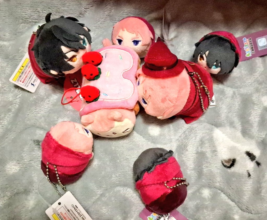 d0n7f0rg3tm3's tweet image. 7月27日 (晴)
Mochi們在吃草莓小蛋糕
溫馨場面